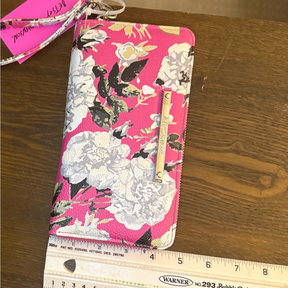 Betsey Johnson Pink and White Floral Wallet - Picture 4 of 7